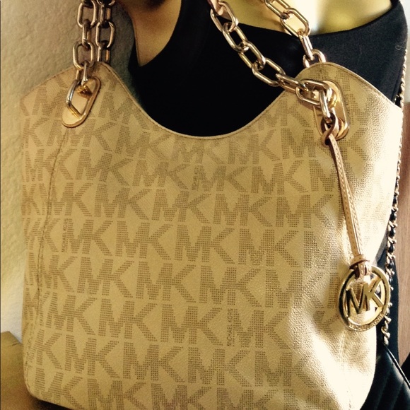 Michael Kors Handbags - Authentic Michael kors leather tote